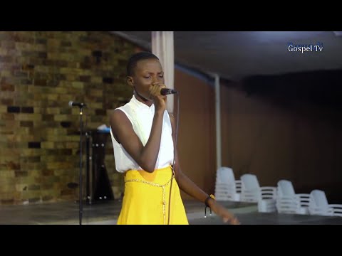 IRAKOZE NICOLE interprétait la chanson ''YARACIYE INZIRA'' lors de final *Kids Music Talent*