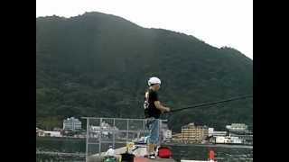 夏のソウダガツオ祭り！沼津の堤防から遠投カゴ釣りで大漁 (ﾟﾛﾟ;前編