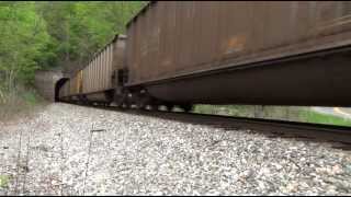 preview picture of video 'CSX COAL TRAIN EMPTIES AT MANN'S TUNNEL'
