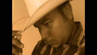 Reinaldo Hernandez entre tragos de aguardiente