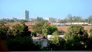 preview picture of video 'Howrah Rajdhani Sets Off On Its Journey: View From Pragati Maidan Metro Station!'