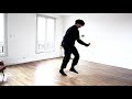 Guy Performs Amazing Juggling Tricks With Balls 1118315