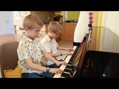 Sinoros-Szabó Dániel és Sinoros-Szabó Máté videója