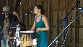 Bonnie Paine sings RAVEN w Elephant Revival 10-13-12 a capella song 