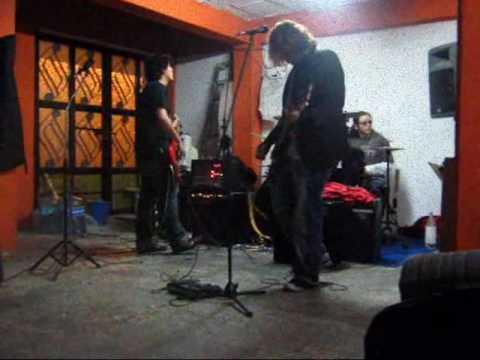 NirvallicA:Ensayo Tributo a Nirvana----- Smells Like Teen Spirit
