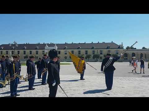 Schloss Schönbrunn - Deutschmeister-Regimentsmarsch mit den Deutschmeistern