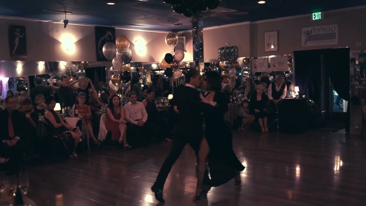 Tomas Galvan & Gimena Herrera - Gallo Ciego