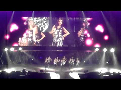 Girls Generation SNSD Asia Tour Singapore 2011 - Hoot