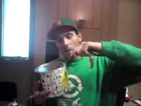 O.S.T.R. tłumaczy jak otworzyć puszkę z płytą STREETWORKERZ