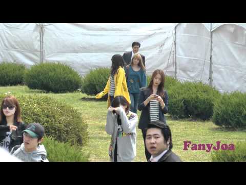110424 SNSD Wonderful JEJU concert, rehearsal entrance scene