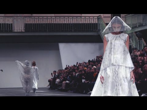 Watch Issey Miyake’s effortless PFW dance performance