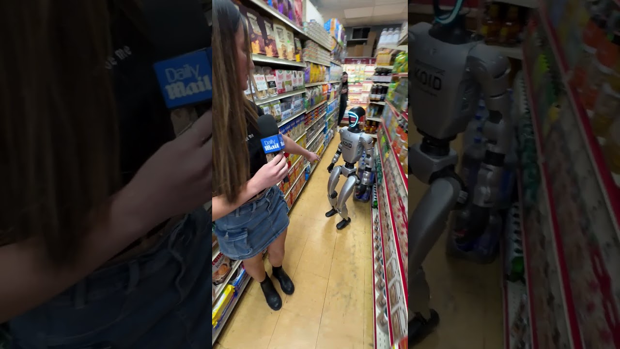 Robot enters a bodega in NYC and gets kicked out