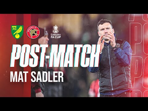 Nach dem Spiel: Cheftrainer Mat Sadler blickt auf das Ausscheiden im Emirates FA Cup gegen Norwic...
