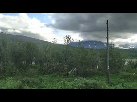 Вид на р.Собь и горы из окна поезда Воркута - Лабытнанги.