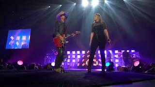 Dustin Lynch w/ Lauren Alaina performing &quot;Love Me Or Leave Me Alone!&quot;