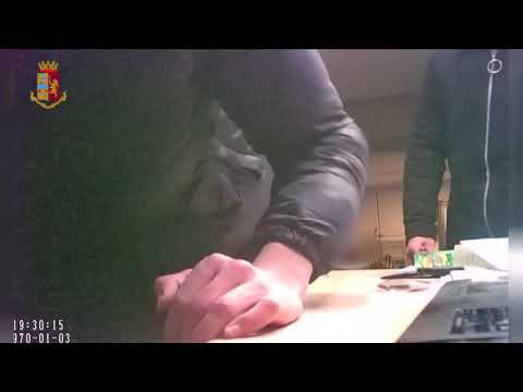 Torino, "baby gang" tenta rapina in hotel: il video