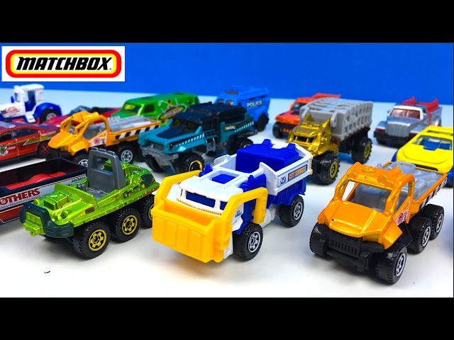 Vídeo relacionado con Matchbox Pack 20 Coches de Juguete, vehículos Surtidos para niños +3 años (Mattel FGM48)