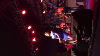 Download lagu vita alvia live - ngelabur langit mp3