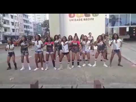 As meninas do passinho de peixinhos.