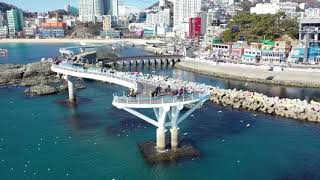 preview picture of video '[부산 관광지추천2] 송도해수욕장 스카이워크 송도해상케이블카 드론 Songdo Beach. Tourist attraction in Busan South Korea.'