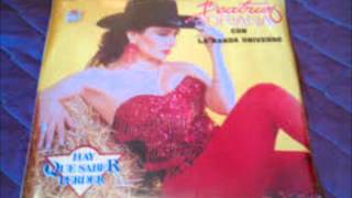 AQUELLOS OJITOS VERDES