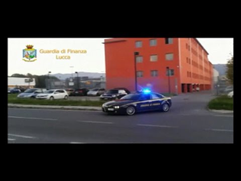 GdF Lucca la truffa viaggia su internet   arrestati due lucchesi dal guadagno facile