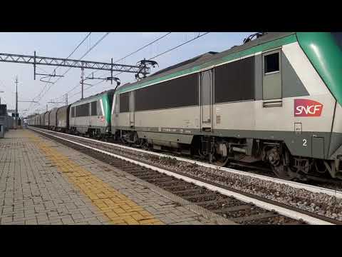 Il saluto della tripla di E436 di captrain in transito a grugliasco