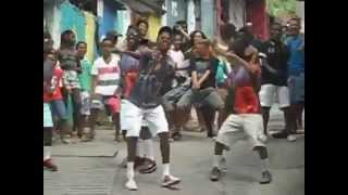 → GIRANDO GIRANDO PRO LADO ♫ ← GIRANDO GIRANDO PRO OUTRO ♪