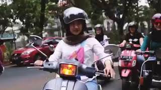 Download lagu CEWE CEWE CANTIK NAIK VESPA keliling kota mp3