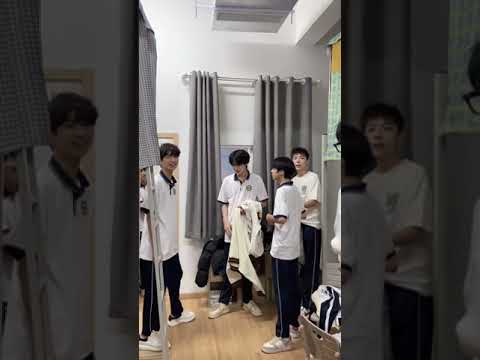 【Tik Tok】帥哥 多人 宿舍 帥哥四人寢 腹肌 | 抖音