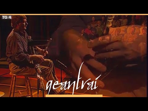 Michael Cooney - píb uilleann | Na Connerys | Geantraí na Nollag 1998 | TG4