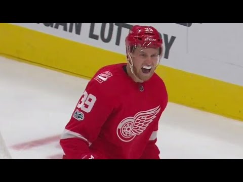 Mantha scores first goal in Little Caesars Arena history
