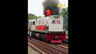 Download lagu Seremm.. Suara LEDAKAN KOBONG API DAHSYAT Lokomotif CC 201 #Shorts mp3