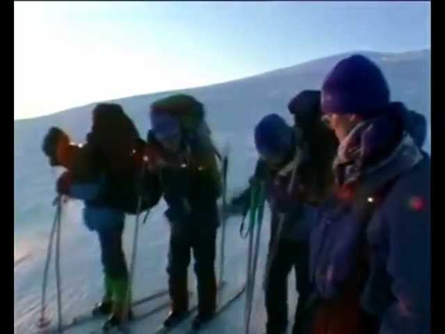 Туристу лыжнику было лень идти до проруби. Лыжный поход Полярный Урал. Туристы на севере.