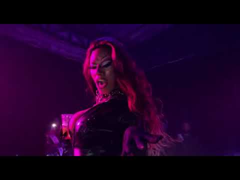 Natasha princess peformance na festa do alci foi CARALHOOOOO