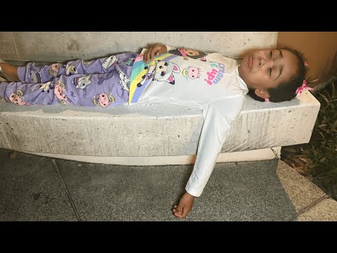 Thea est malade la nuit: On n’aurait jamais dû l’emmener ici… 😰