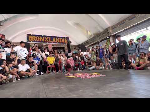 Bboy  SLASH MAINE vs Bboy YOUNG1  Red bull bc one cypher New York Bronx 2022