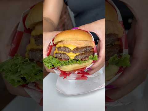 One of the BEST BURGERS is coming out of Club Club Sandwich in Williamsburg NYC! 🍔🔥🤤 #DEVOURPOWER