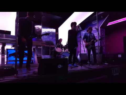 A Lost Memory & Xenia Chitoroagă - Plastic People (live at Aktiv)