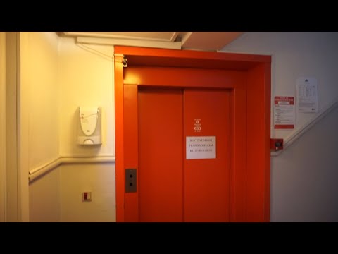 1994 KONE M-series roped hydraulic elevator with 90 degree doors @ Nibevej 14, Aalborg, Denmark