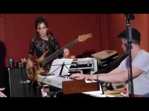 Leonie Hefele bass & Simon Grey keys bei der 1st class session 2.6.13 in Uelzen