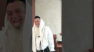 האם מותר להתגלח בראש חודש אייר? (הרב יגאל כהן) - התמונה מוצגת ישירות מתוך אתר האינטרנט יוטיוב. זכויות היוצרים בתמונה שייכות ליוצרה. קישור קרדיט למקור התוכן נמצא בתוך דף הסרטון