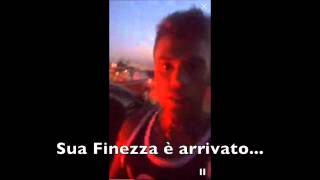 Fedez, così prende per i fondelli i fans