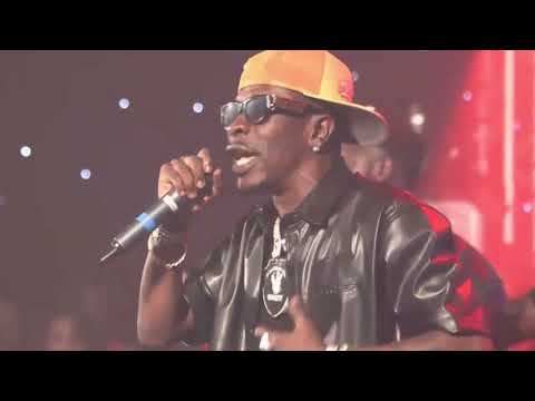 Daddy Lumba unites Shatta Wale and Samini on the Legends Night concert stage in the UK.