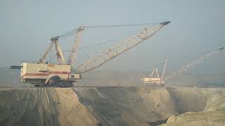 preview picture of video 'Operation of two Draglines at same time in jayant coal mines singrauli'
