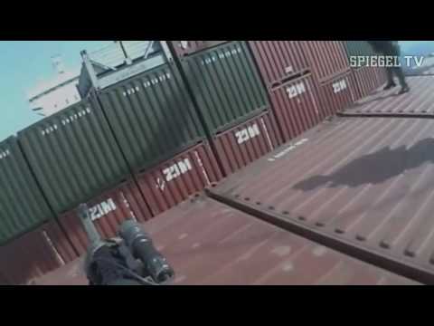 Spektakuläres Video: Wie die Holländer ein deutsches Containerschiff befreiten | SPIEGEL TV