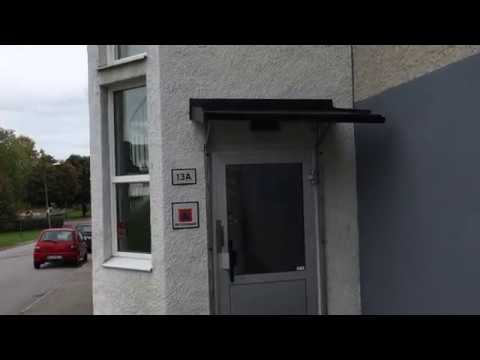 1993 KONE Roped Hydraulic Elevator @ Kaptensgatan 13A, Söderhamn, Sweden.