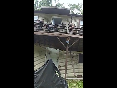 U.S. Marshals fall during SWAT raid when porch gives way