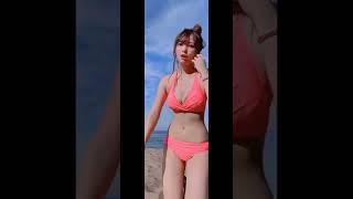 谷間ヤバイギャルShorts