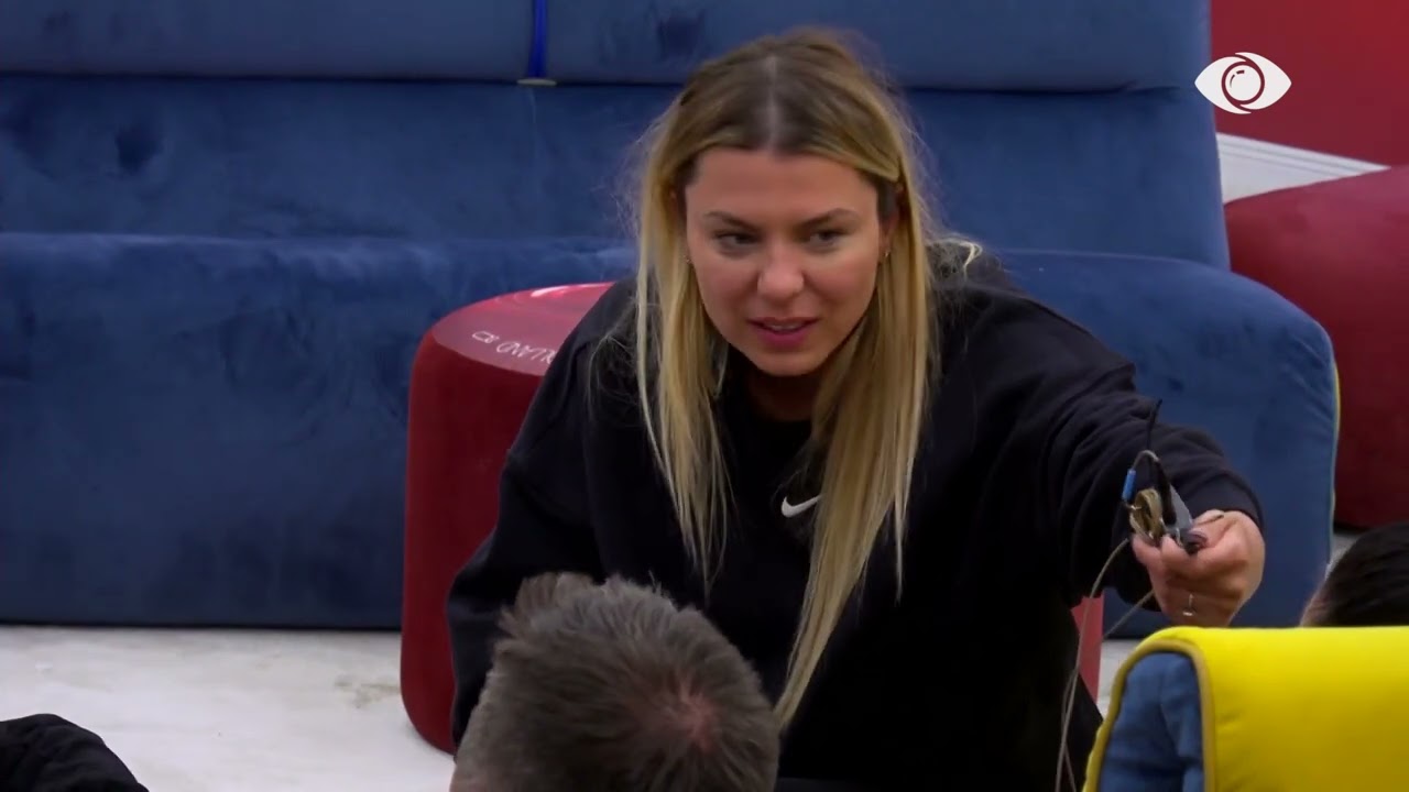 “Pse i jep muhabet?”/ Rike-Julit për Françeskën: Pse e ngre zërin